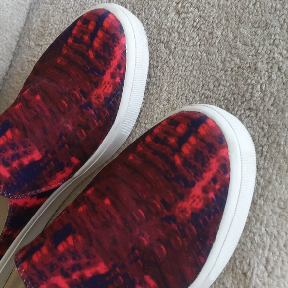 Logo Lori Goldstein Diane Printed Slip On Mule Sneaker 7M Red Blue - Picture 10 of 13